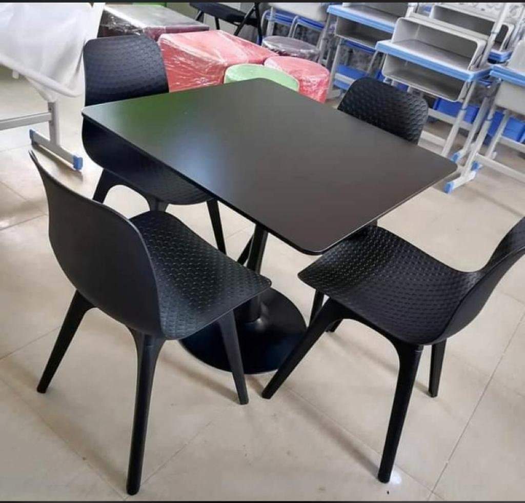 Solid dining lounge table