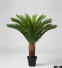 Load image into Gallery viewer, Artificial palm plant
