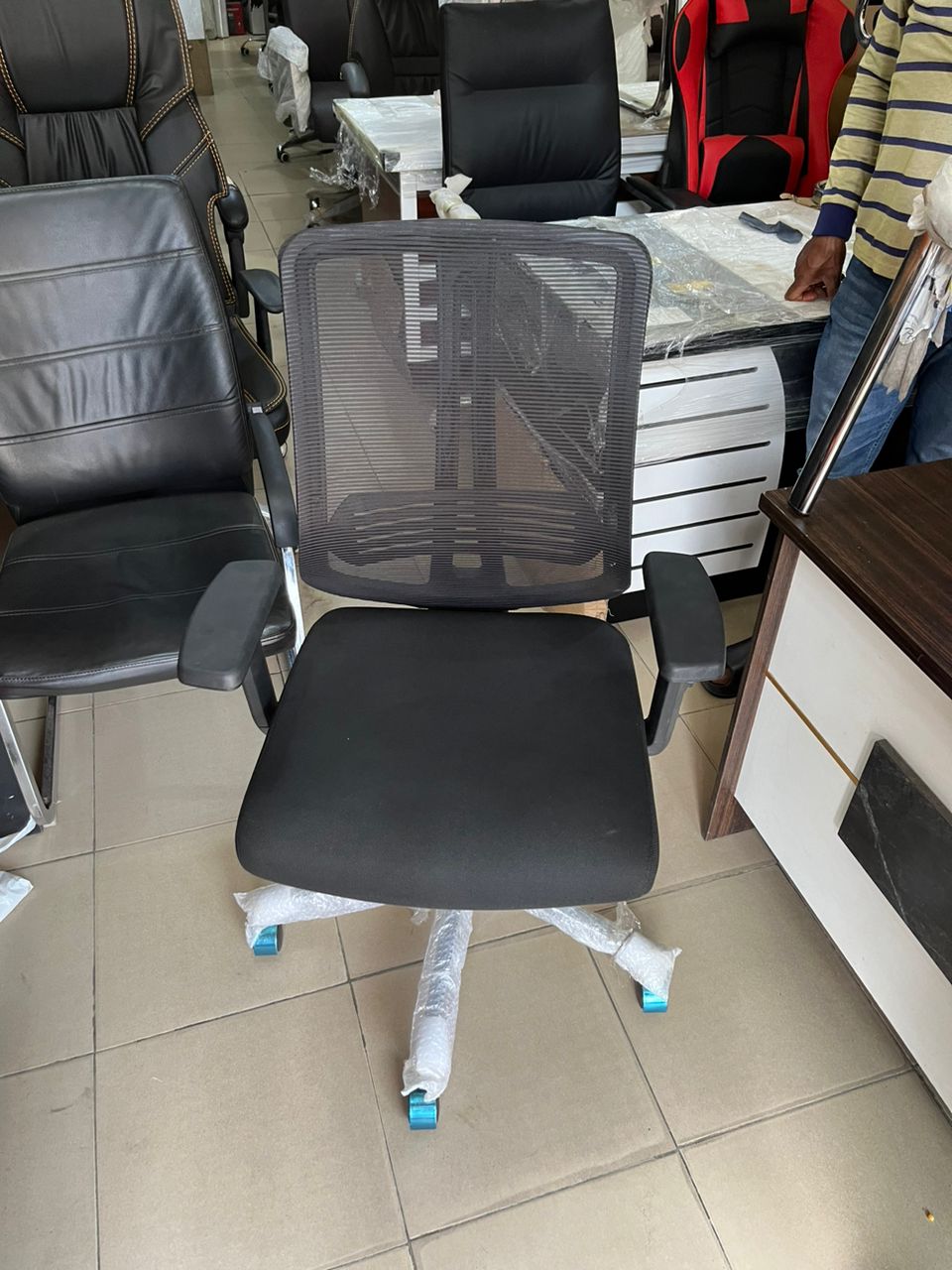 My-Home Adjustable arm Executive Chair without headrest – Eunicon