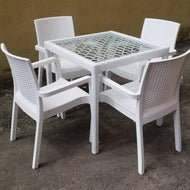 White Outdoor set with 4 Rattan look chair/table