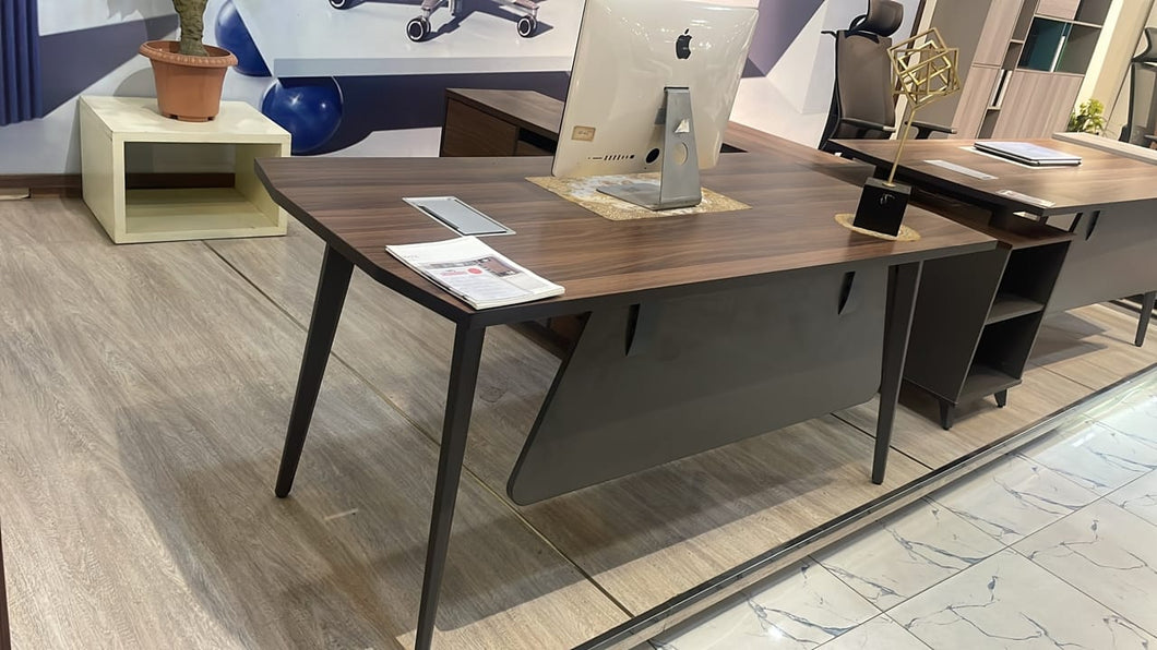 sleek 1.6 meters executive office desk
