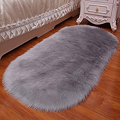 Oval fur faux rug