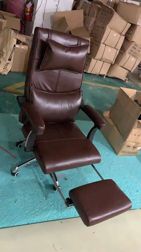 Eclectic Executive Office Chair with Legrest (brown)