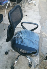 Load image into Gallery viewer, Low back mesh office chair 
