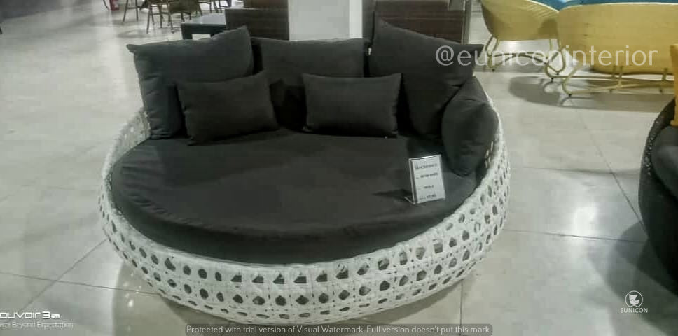 oval day bed sun lounger